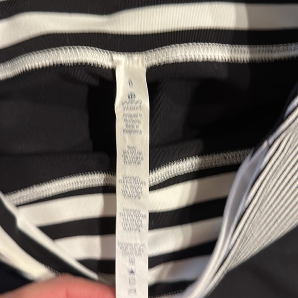 Lululemon Wonder Under Crop III - Picture 4 of 4